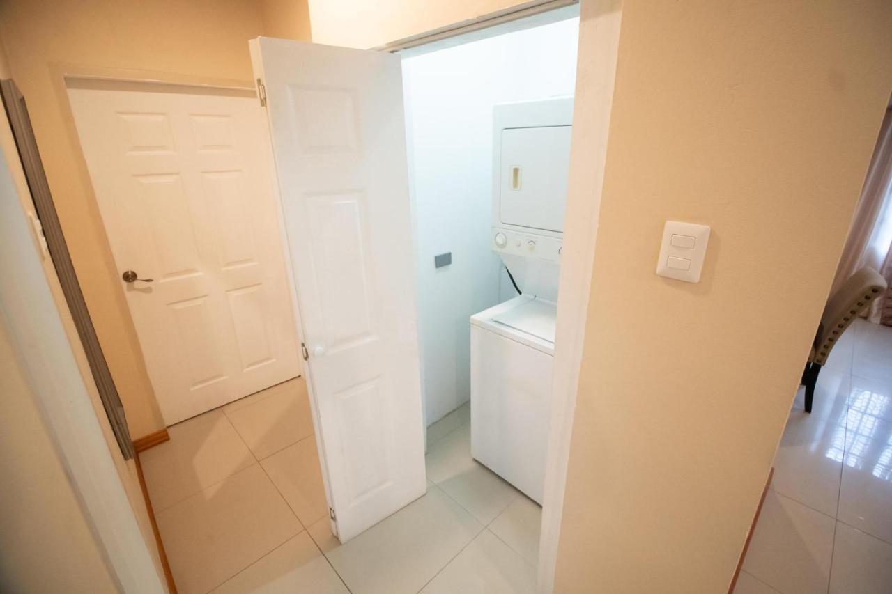 Stacys Place #1 2 Bedroom Apartment Port of Spain Luaran gambar